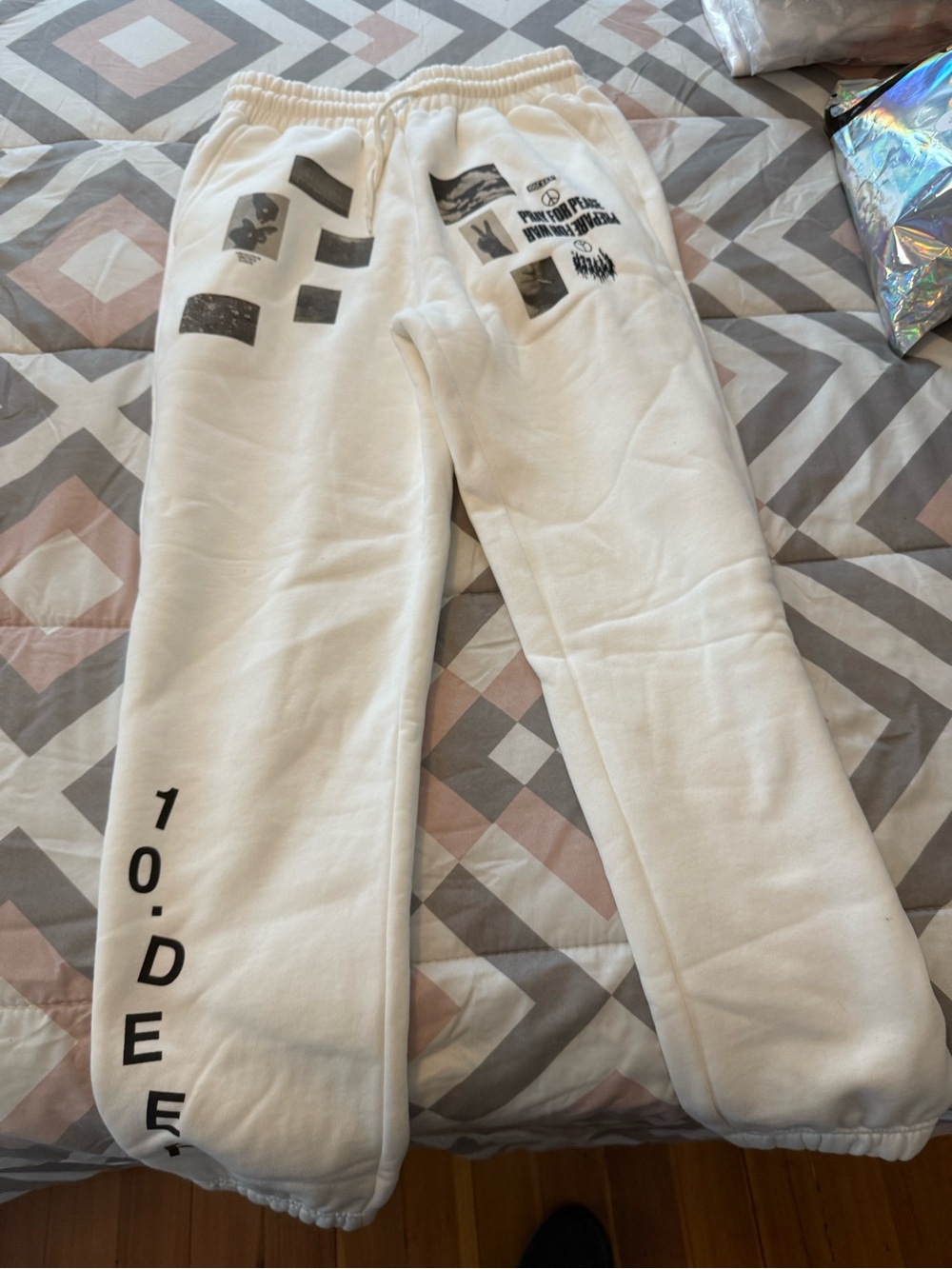 10 Deep White Graphic Jogger Sweatpants with Black Print